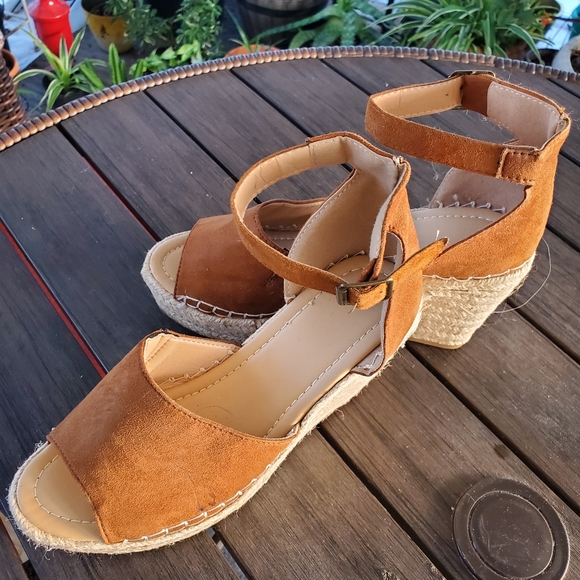 Open toed wedges - Picture 2 of 2